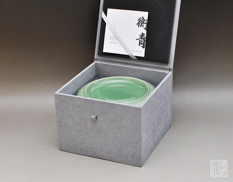龙泉青瓷名家手工刻花梅子青釉盖碗茶具：碧水流云